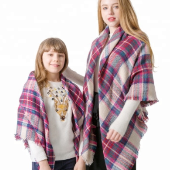 2 Scarfs Matching Plaid Mommy & Me Blanket Scarves - Picture 2 of 4